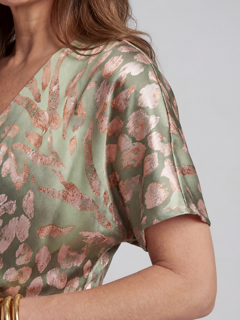 Esyllt — Green Leopard-Print V-Neck Midi Dress with Twist Waist