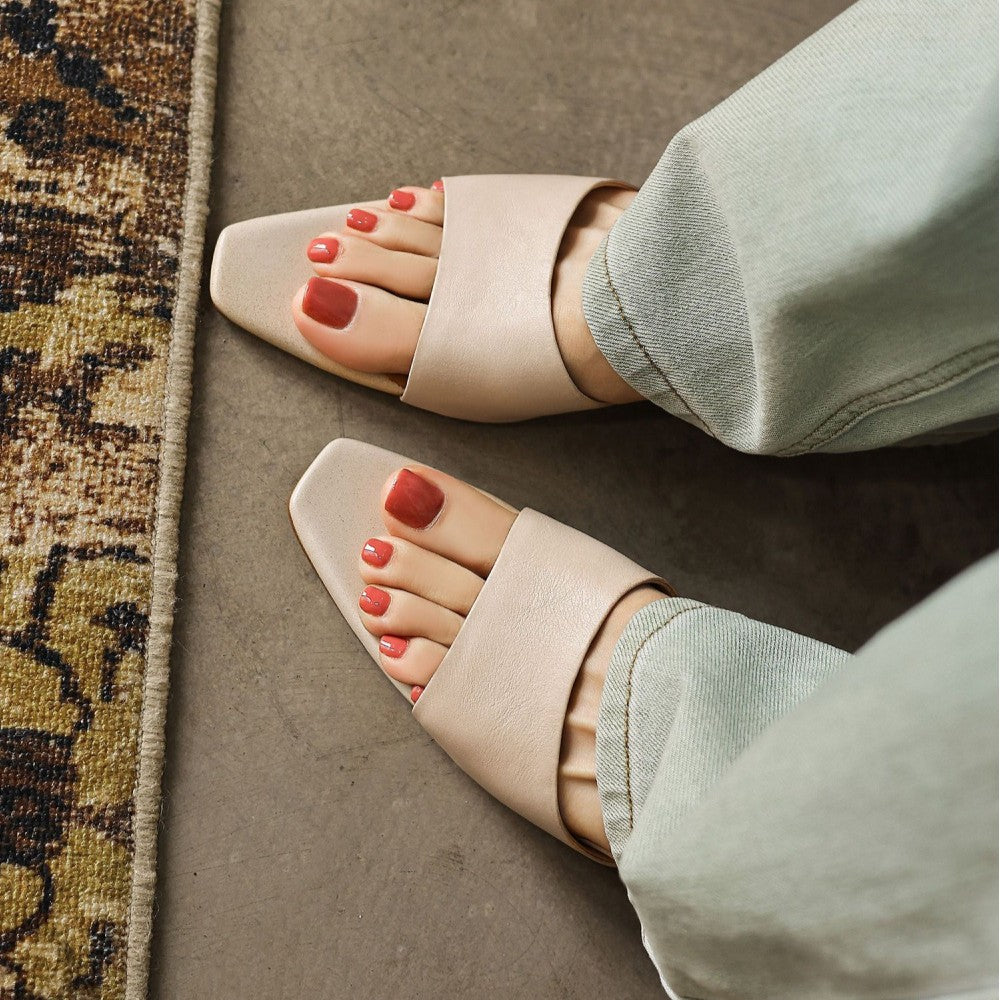 Hanako — Open-Toe Low-Heel Slides