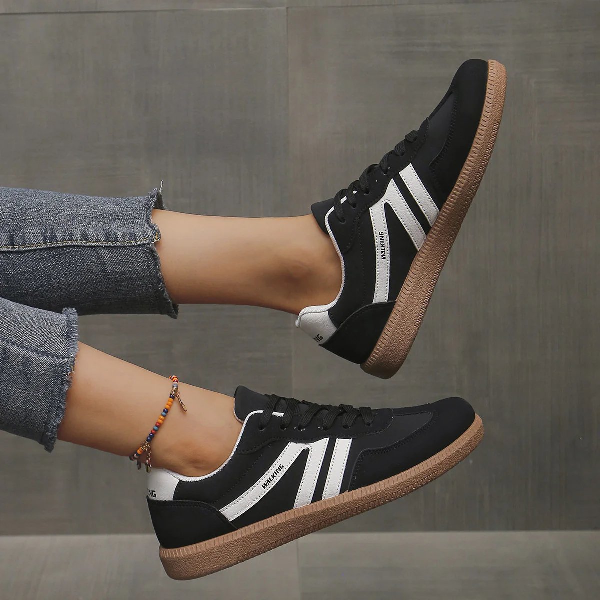 Tegan — Black (2)